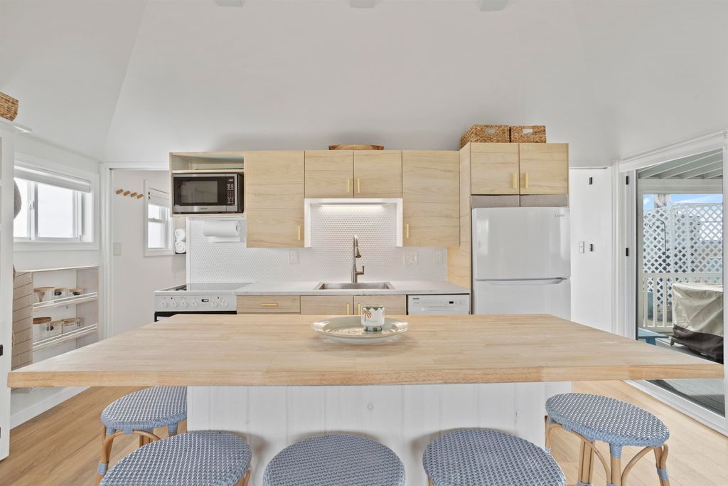 Photo of 515 Winnacunnet Road #6, Hampton, NH 03842 (MLS # 5080293)