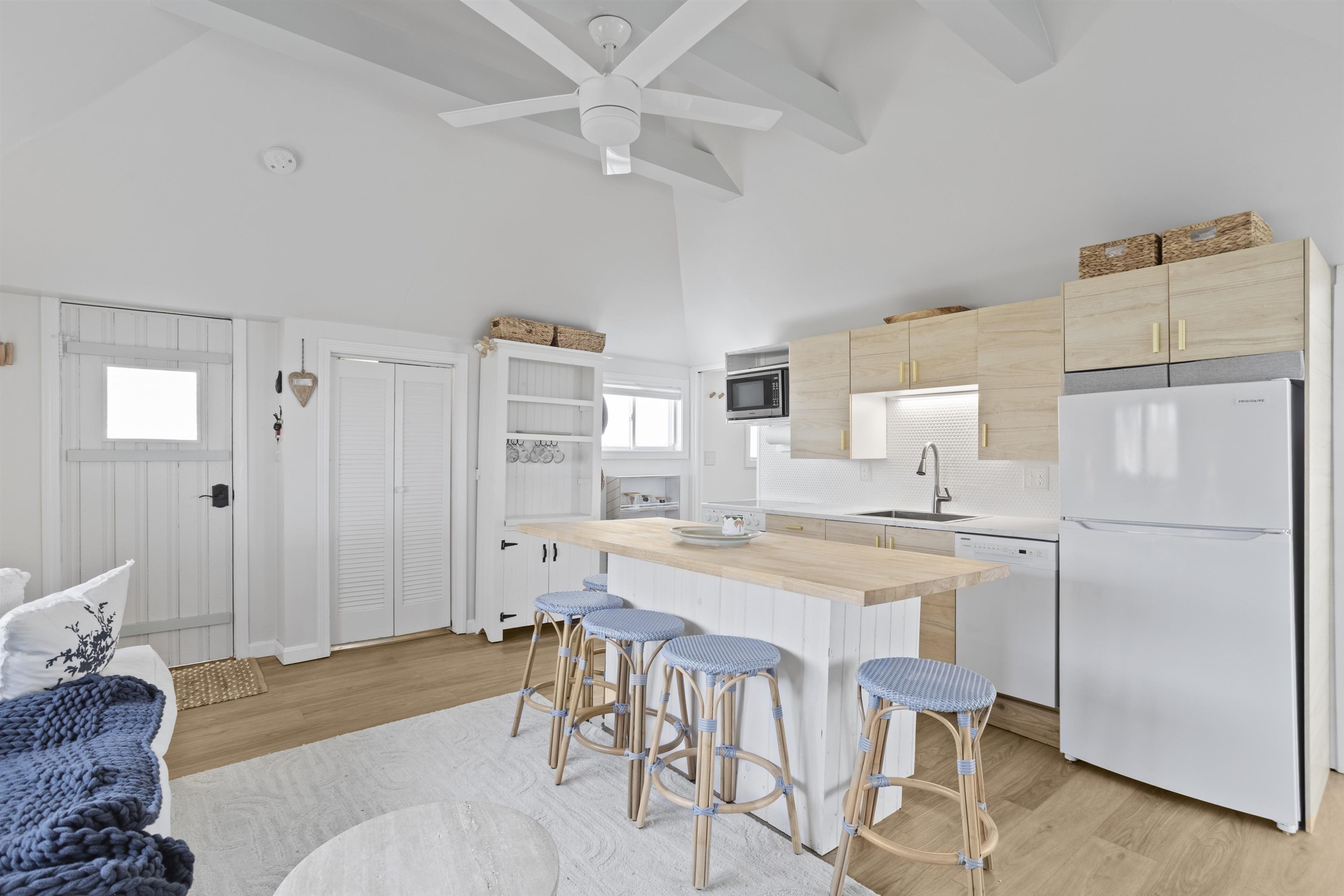 515 Winnacunnet Road 6