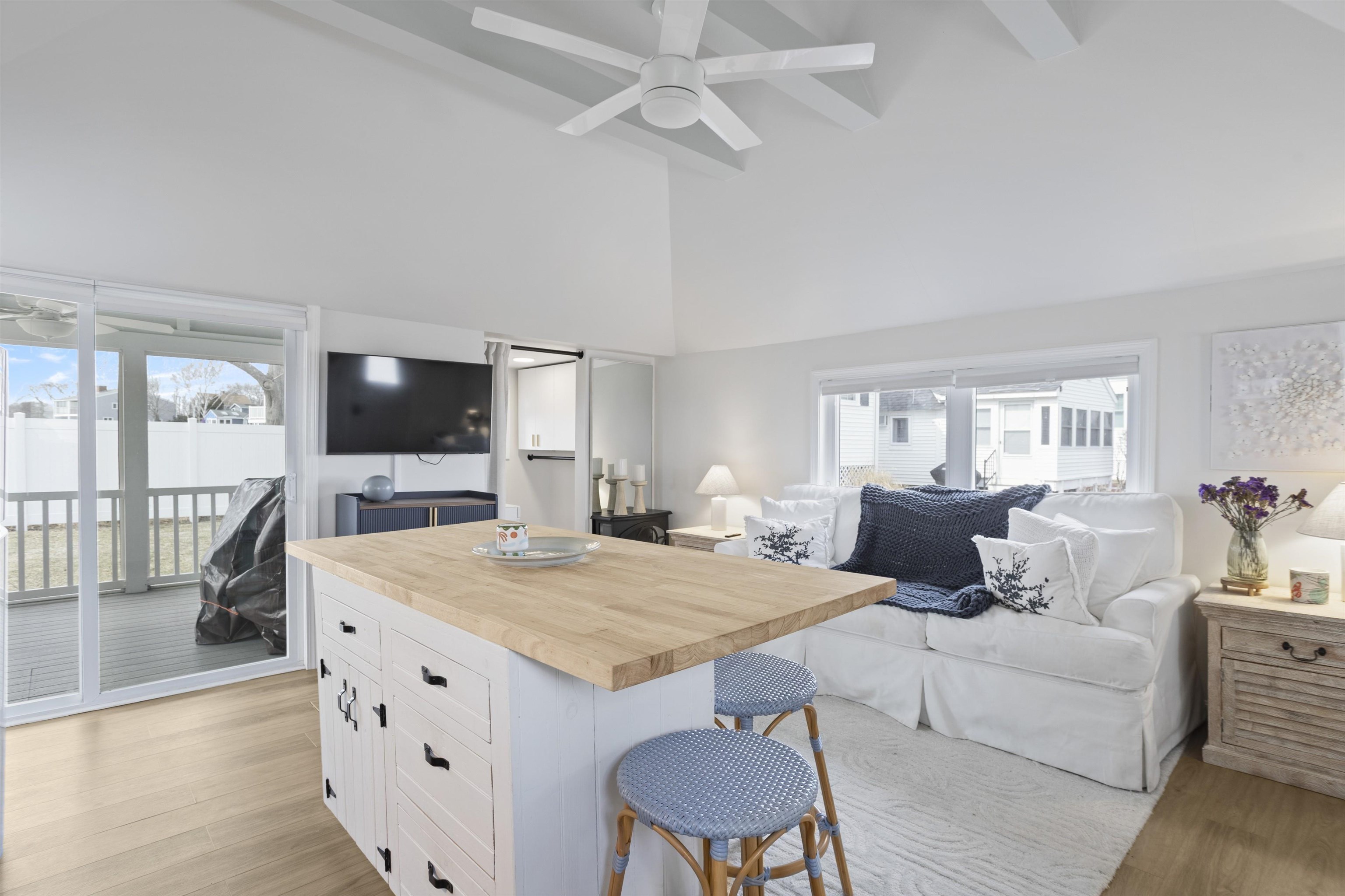 515 Winnacunnet Road 6