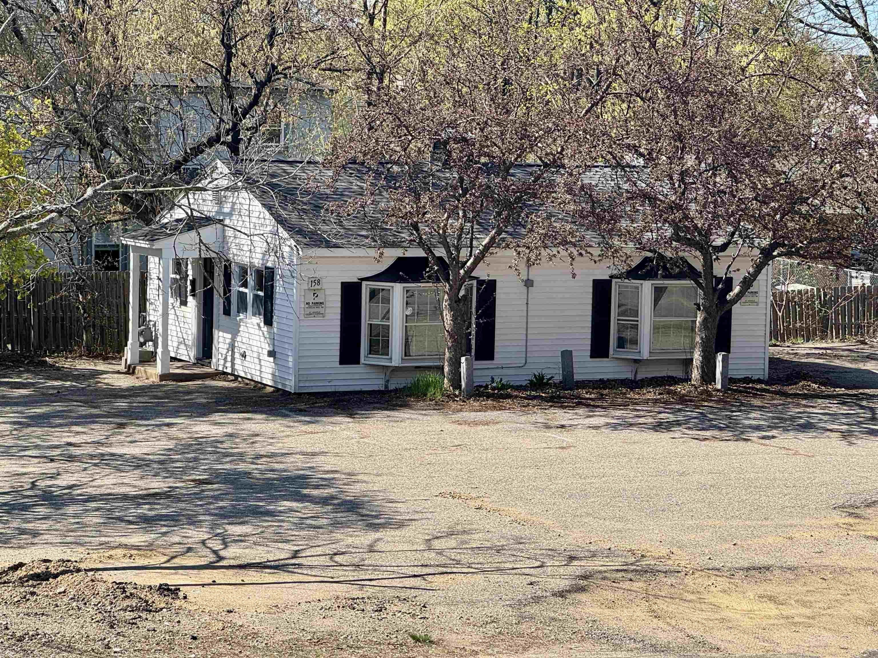 Laconia, New Hampshire 03246, United States, 3 Bedrooms Bedrooms, ,1 BathroomBathrooms,Residential,Pending,122465