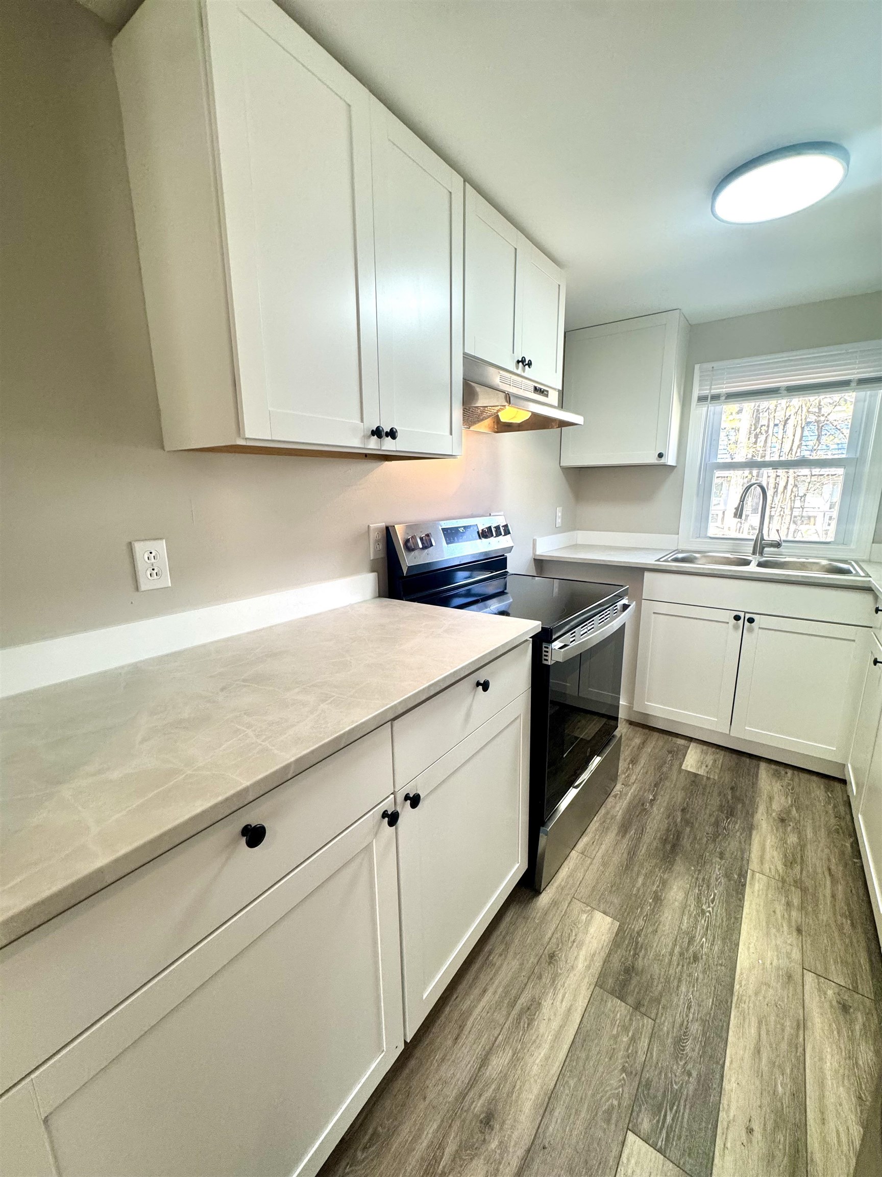 Laconia, New Hampshire 03246, United States, 3 Bedrooms Bedrooms, ,1 BathroomBathrooms,Residential,Pending,122465