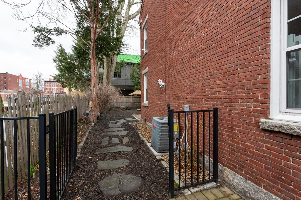 Photo of 79 Pleasant Street #2, Manchester, NH 03101 (MLS # 5083091)