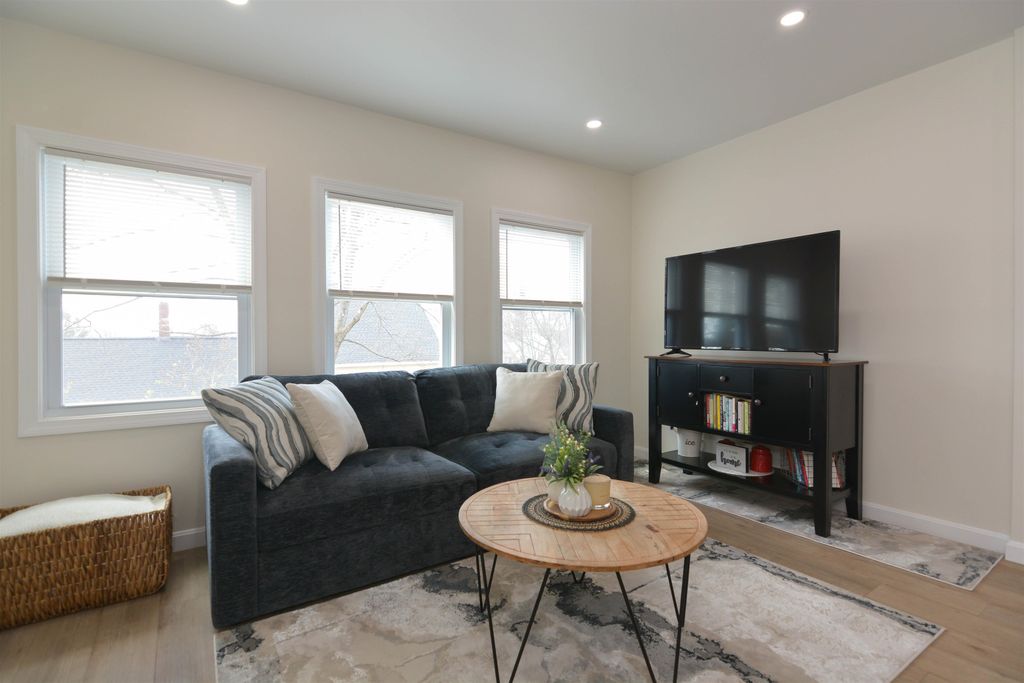 Photo of 493 Manchester Street #Unit 1, Manchester, NH 03103 (MLS # 5089070)