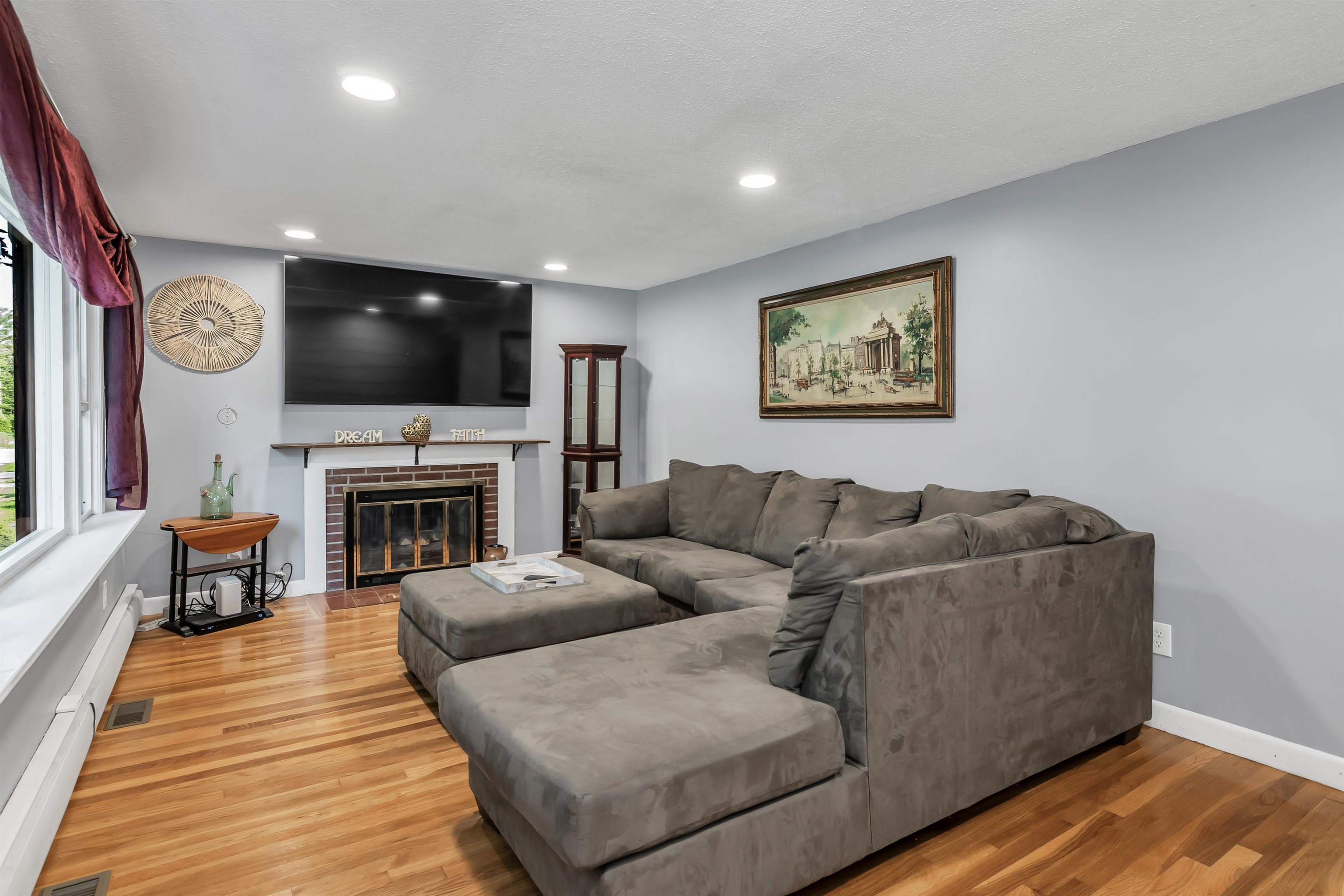 Salem, New Hampshire 03079, United States, 3 Bedrooms Bedrooms, ,1 BathroomBathrooms,Residential,Pending,152255