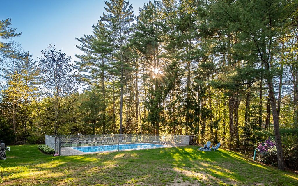 Photo of 20 Alvirne Drive, Hudson, NH 03051 (MLS # 5088630)