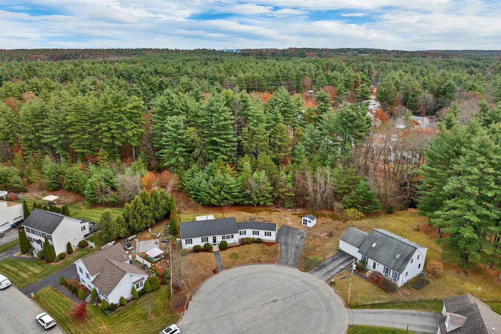 Photo of 15 Tamarack Court, Manchester, NH 03103 (MLS # 5069492)
