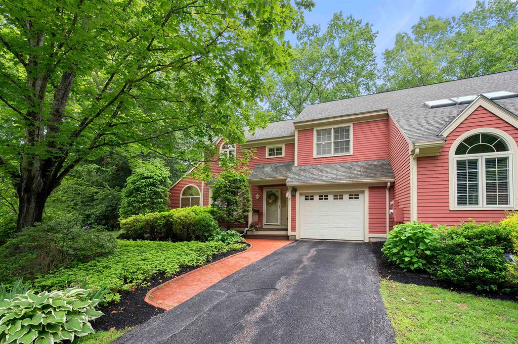 Photo of 60 Peninsula Drive, Stratham, NH 03885 (MLS # 5047274)