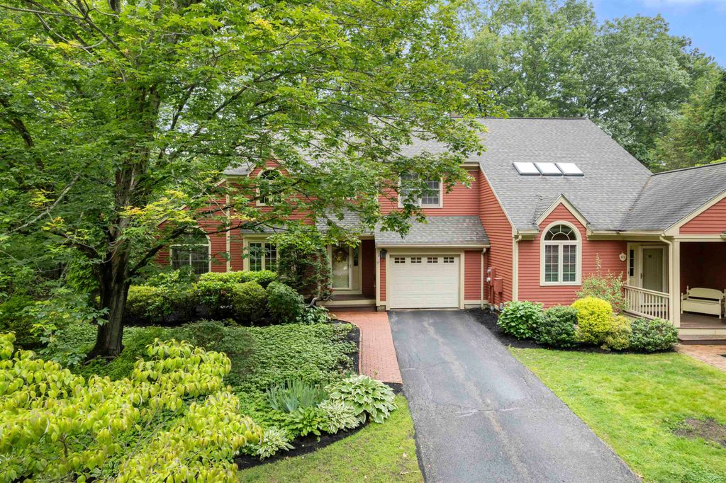 Photo of 60 Peninsula Drive, Stratham, NH 03885 (MLS # 5047274)