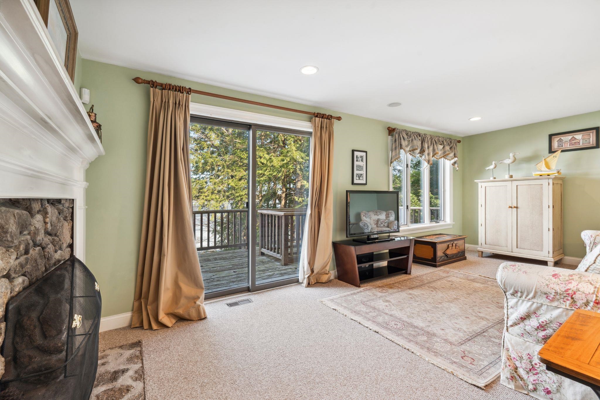 Sunapee, New Hampshire 03782, United States, 5 Bedrooms Bedrooms, ,5 BathroomsBathrooms,Residential,Active,100047