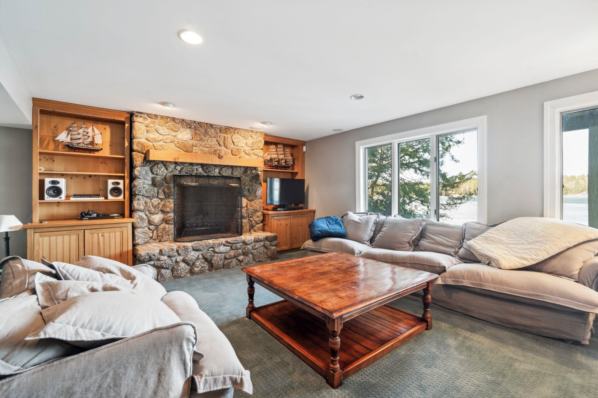 Sunapee, New Hampshire 03782, United States, 5 Bedrooms Bedrooms, ,5 BathroomsBathrooms,Residential,Active,100047