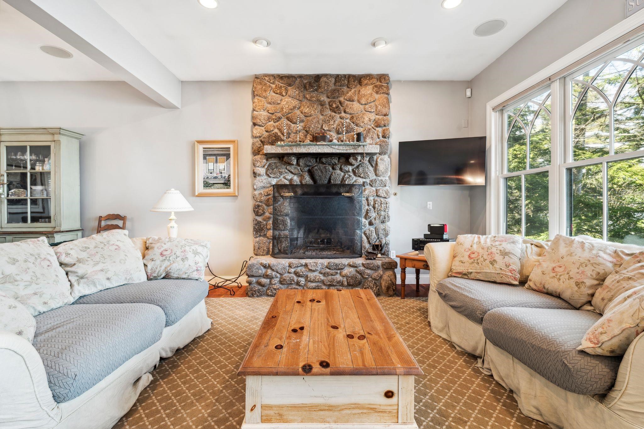 Sunapee, New Hampshire 03782, United States, 5 Bedrooms Bedrooms, ,5 BathroomsBathrooms,Residential,Active,100047