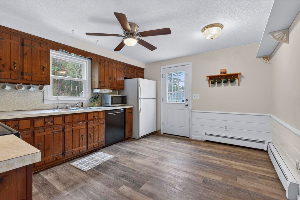 Photo of 172 Warner Hill Road, Derry, NH 03038 (MLS # 5088509)
