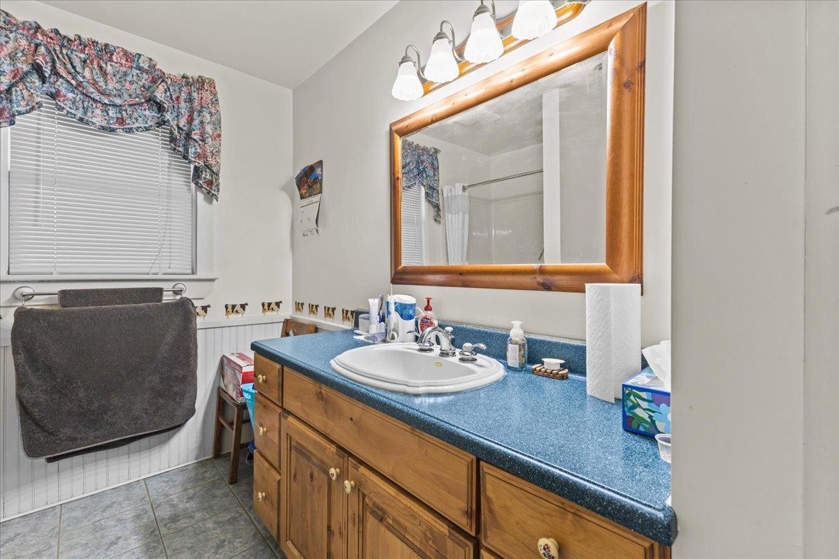 Shoreham, Vermont 05770, United States, 4 Bedrooms Bedrooms, ,3 BathroomsBathrooms,Residential,Pending,21581