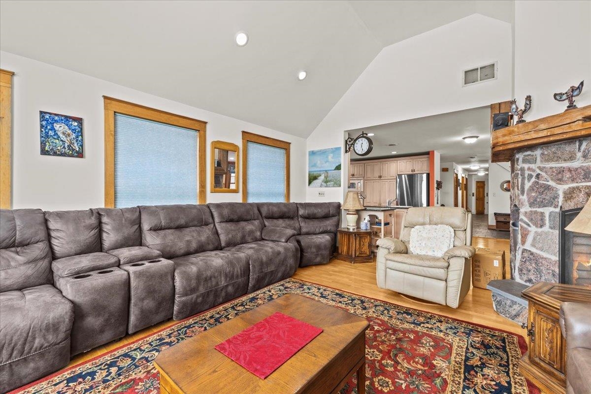 Shoreham, Vermont 05770, United States, 4 Bedrooms Bedrooms, ,3 BathroomsBathrooms,Residential,Pending,21581