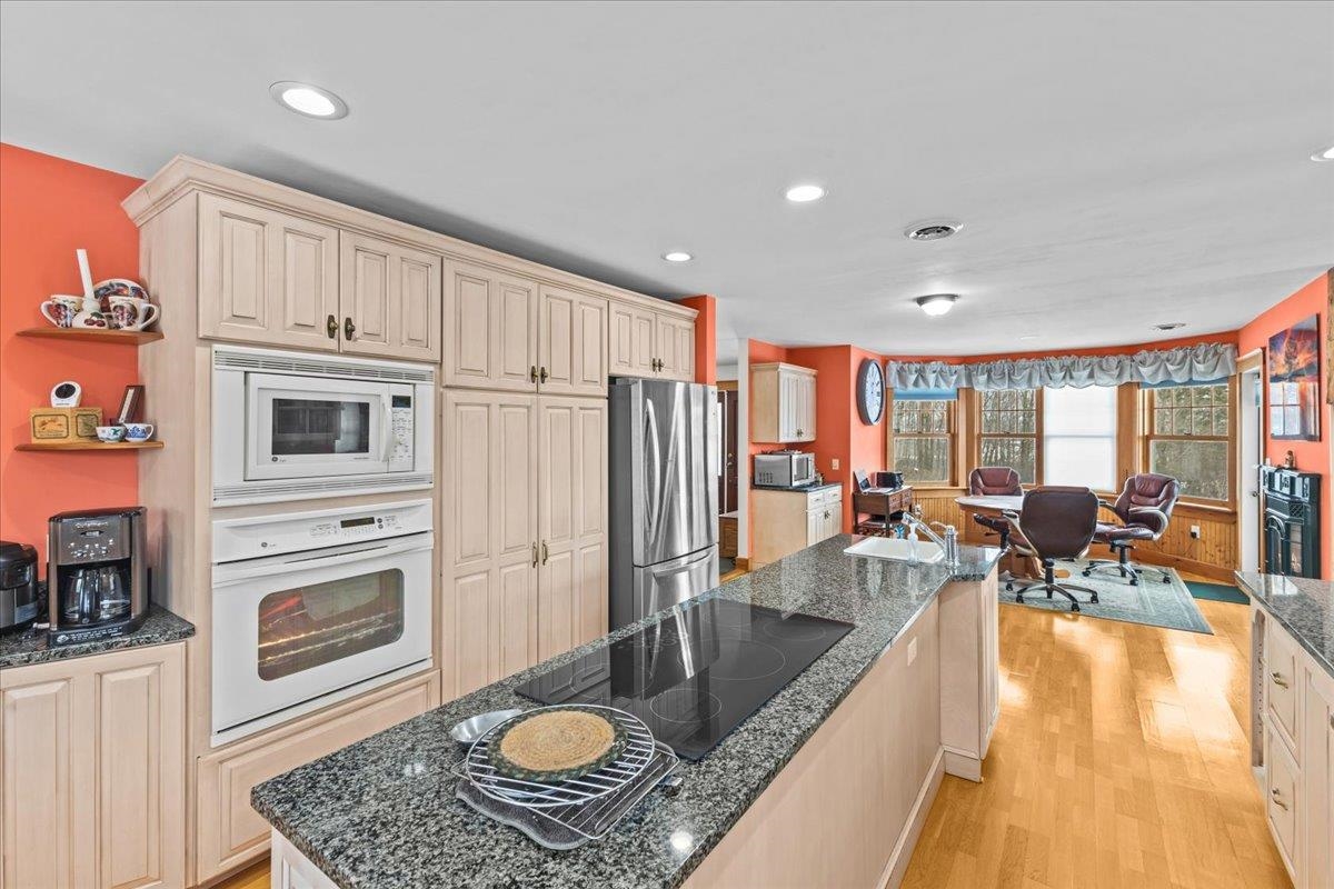 Shoreham, Vermont 05770, United States, 4 Bedrooms Bedrooms, ,3 BathroomsBathrooms,Residential,Pending,21581