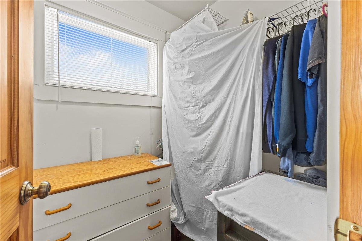 Shoreham, Vermont 05770, United States, 4 Bedrooms Bedrooms, ,3 BathroomsBathrooms,Residential,Pending,21581