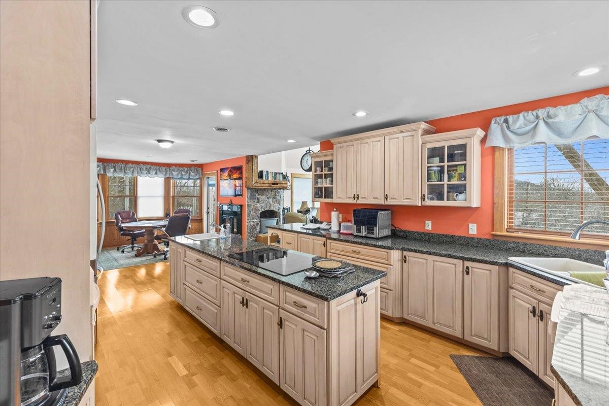 Shoreham, Vermont 05770, United States, 4 Bedrooms Bedrooms, ,3 BathroomsBathrooms,Residential,Pending,21581