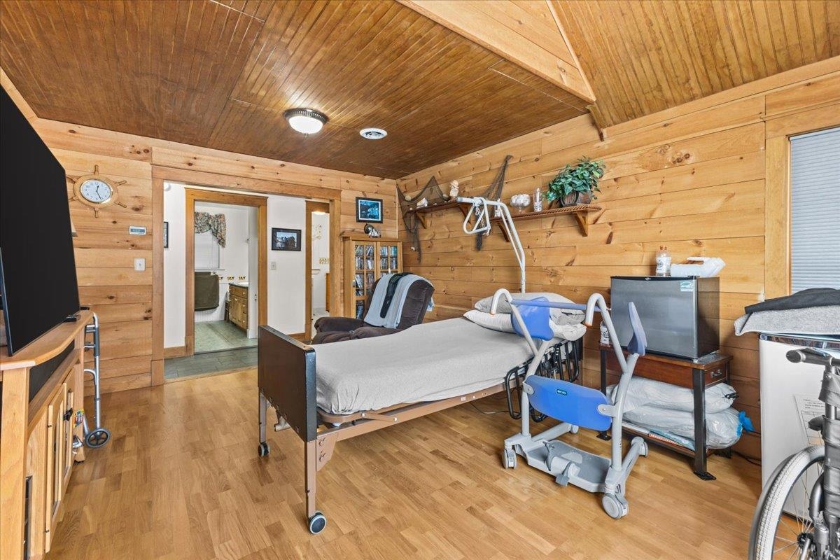 Shoreham, Vermont 05770, United States, 4 Bedrooms Bedrooms, ,3 BathroomsBathrooms,Residential,Pending,21581