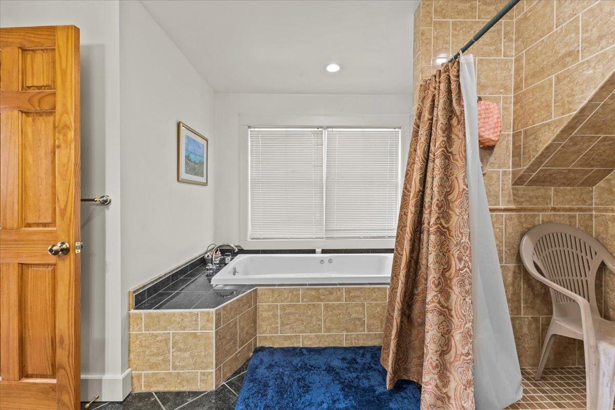 Shoreham, Vermont 05770, United States, 4 Bedrooms Bedrooms, ,3 BathroomsBathrooms,Residential,Pending,21581