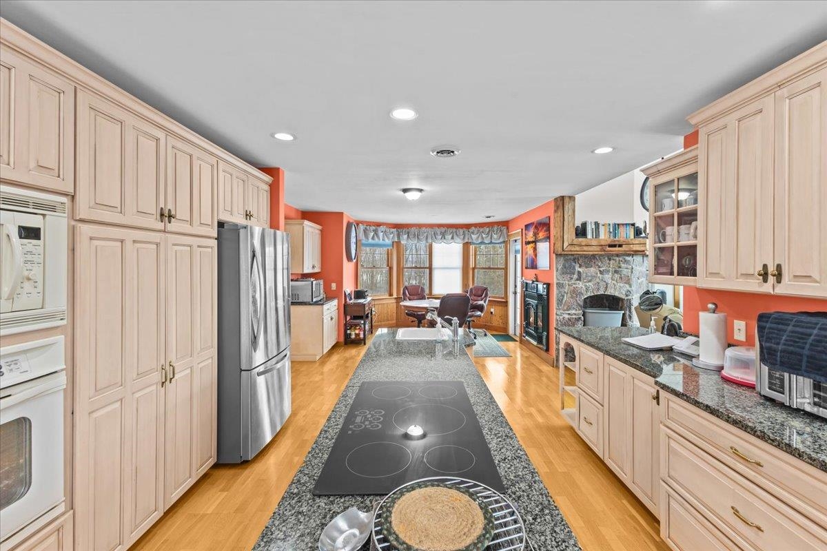 Shoreham, Vermont 05770, United States, 4 Bedrooms Bedrooms, ,3 BathroomsBathrooms,Residential,Pending,21581