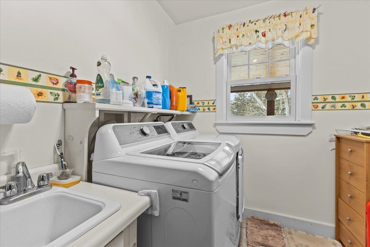 Shoreham, Vermont 05770, United States, 4 Bedrooms Bedrooms, ,3 BathroomsBathrooms,Residential,Pending,21581