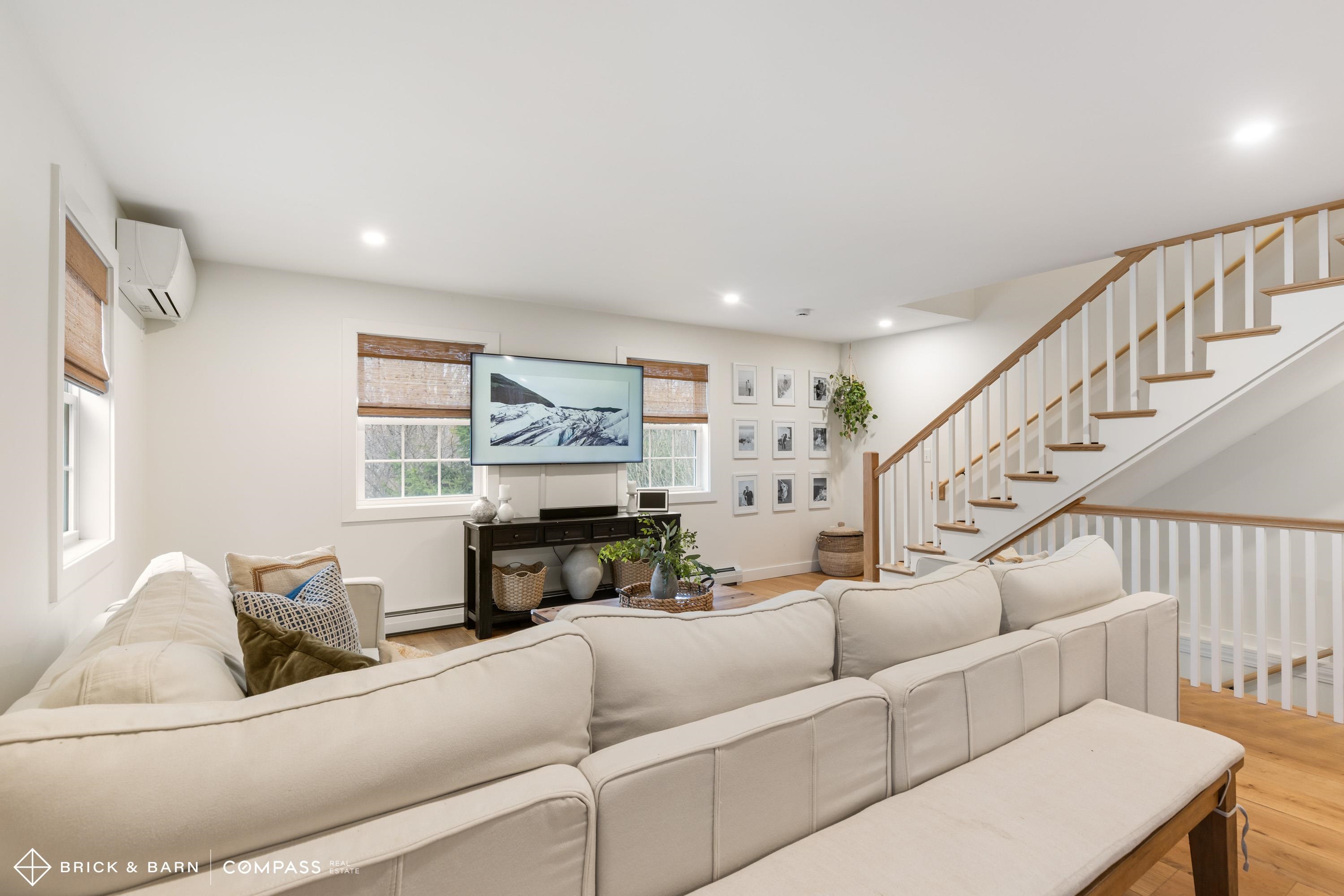 72 Woodbury Avenue 1