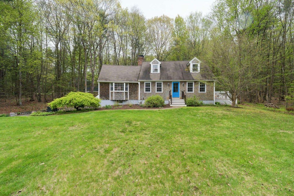 Photo of 12 Hemlock Road, Kensington, NH 03833 (MLS # 5089224)