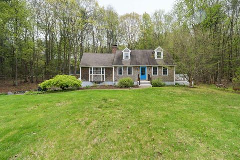 Photo of 12 Hemlock Road, Kensington, NH 03833 (MLS # 5089224)