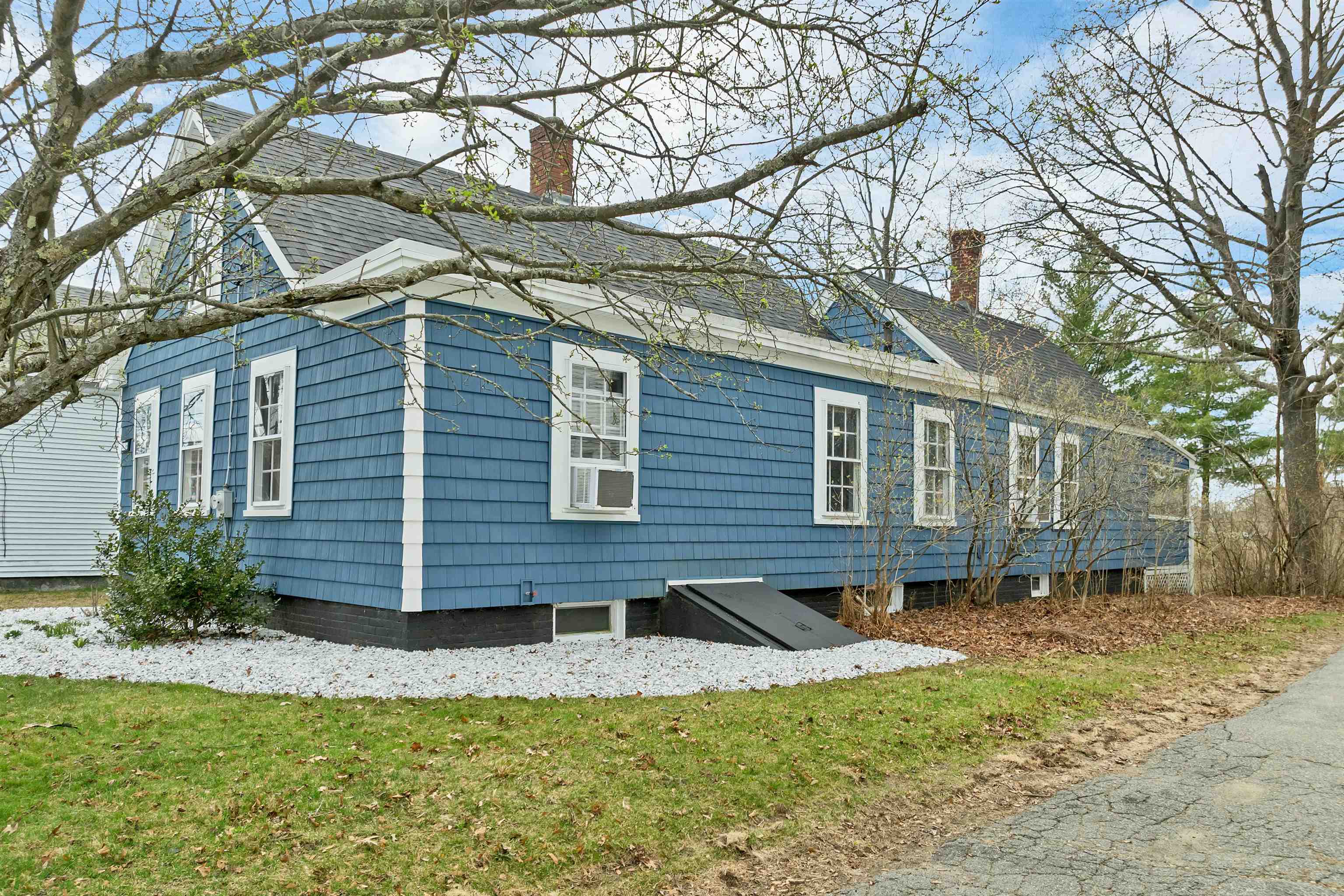 36 1/2 S Spring Street