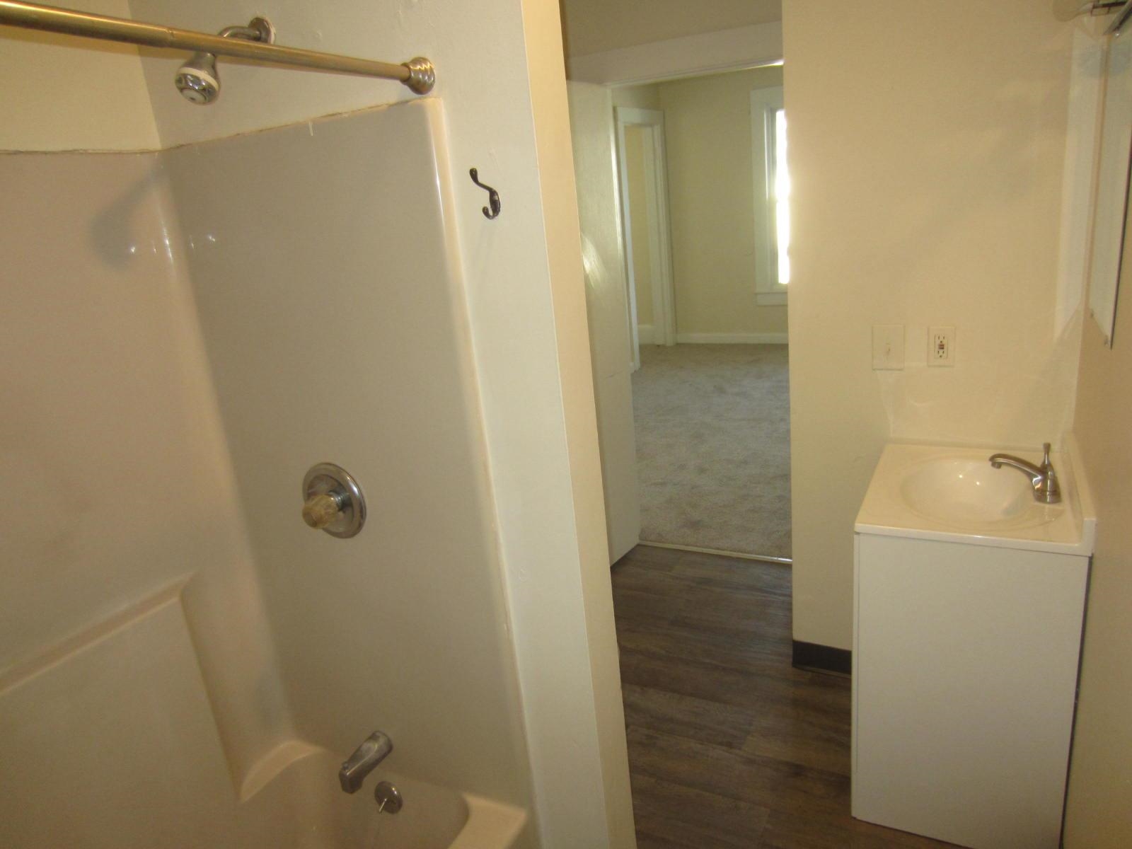 Manchester, New Hampshire 03103, United States, 6 Bedrooms Bedrooms, ,4 BathroomsBathrooms,Residential,Active,191043