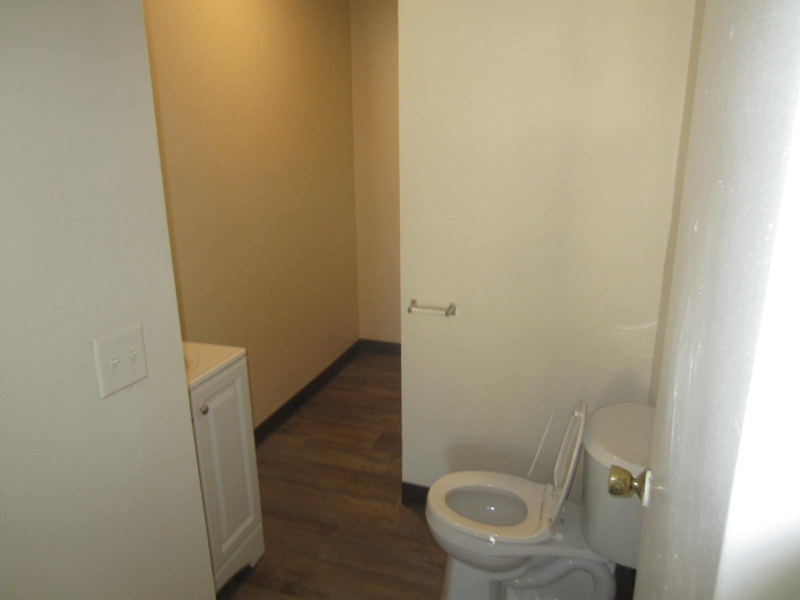 Manchester, New Hampshire 03103, United States, 6 Bedrooms Bedrooms, ,4 BathroomsBathrooms,Residential,Active,191043