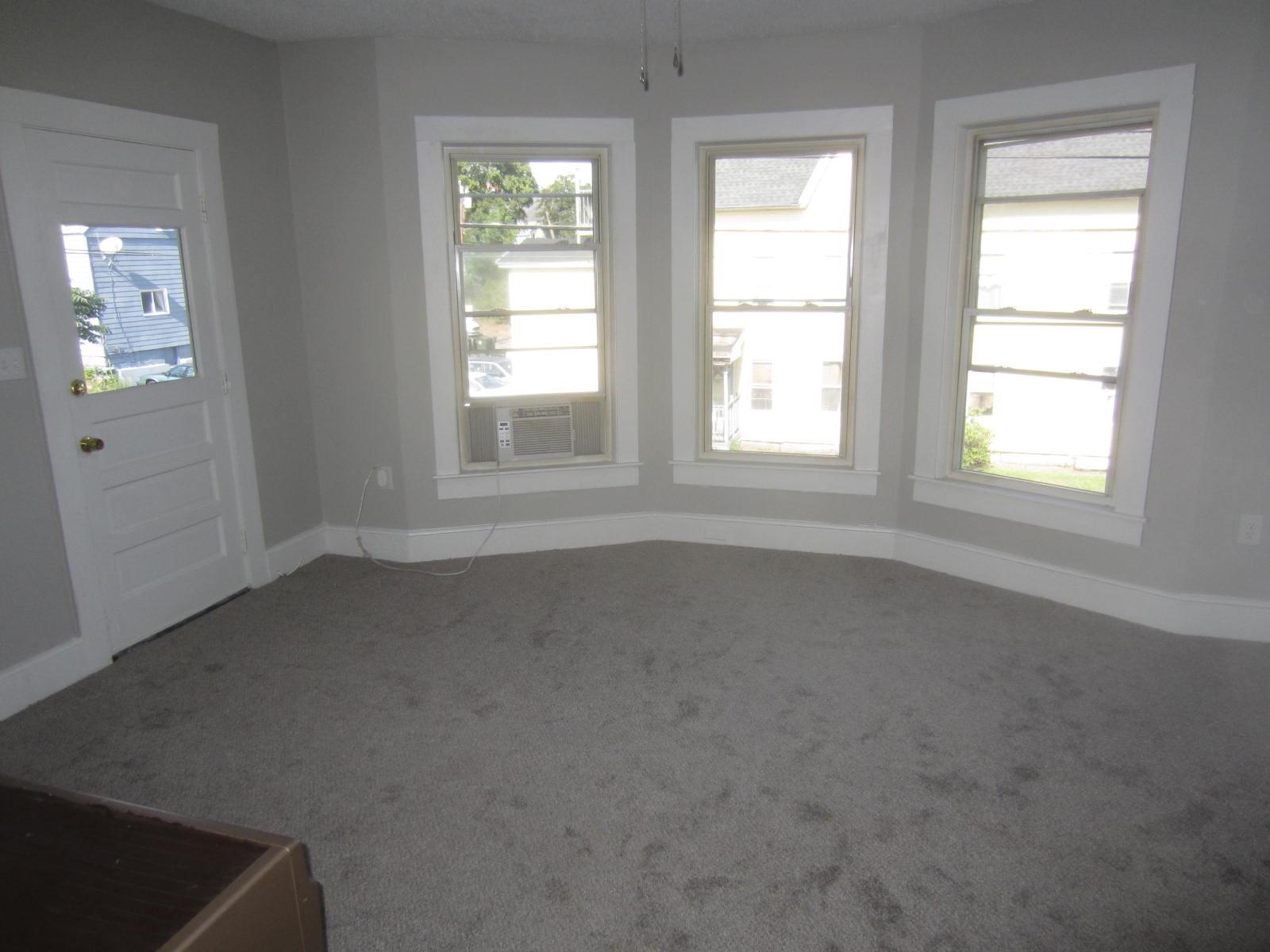 Manchester, New Hampshire 03103, United States, 6 Bedrooms Bedrooms, ,4 BathroomsBathrooms,Residential,Active,191043