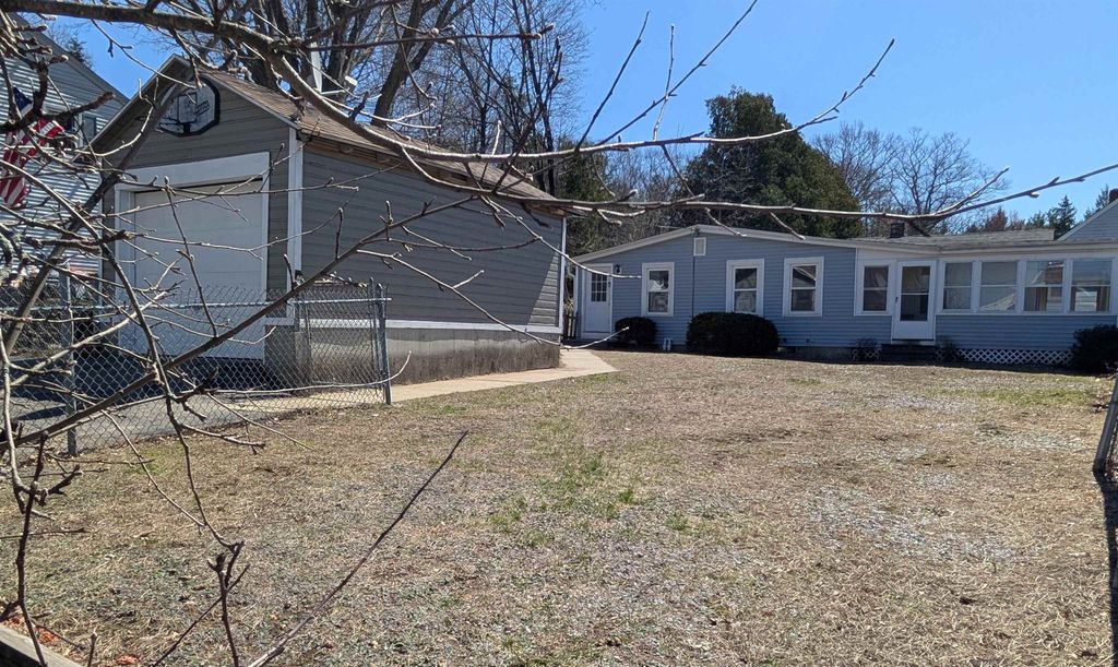 Photo of 11 Bellevue Street, Manchester, NH 03103 (MLS # 5082788)