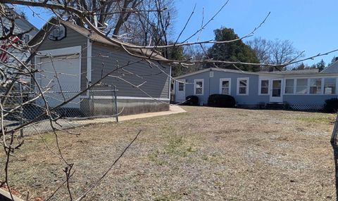 Photo of 11 Bellevue Street, Manchester, NH 03103 (MLS # 5082788)