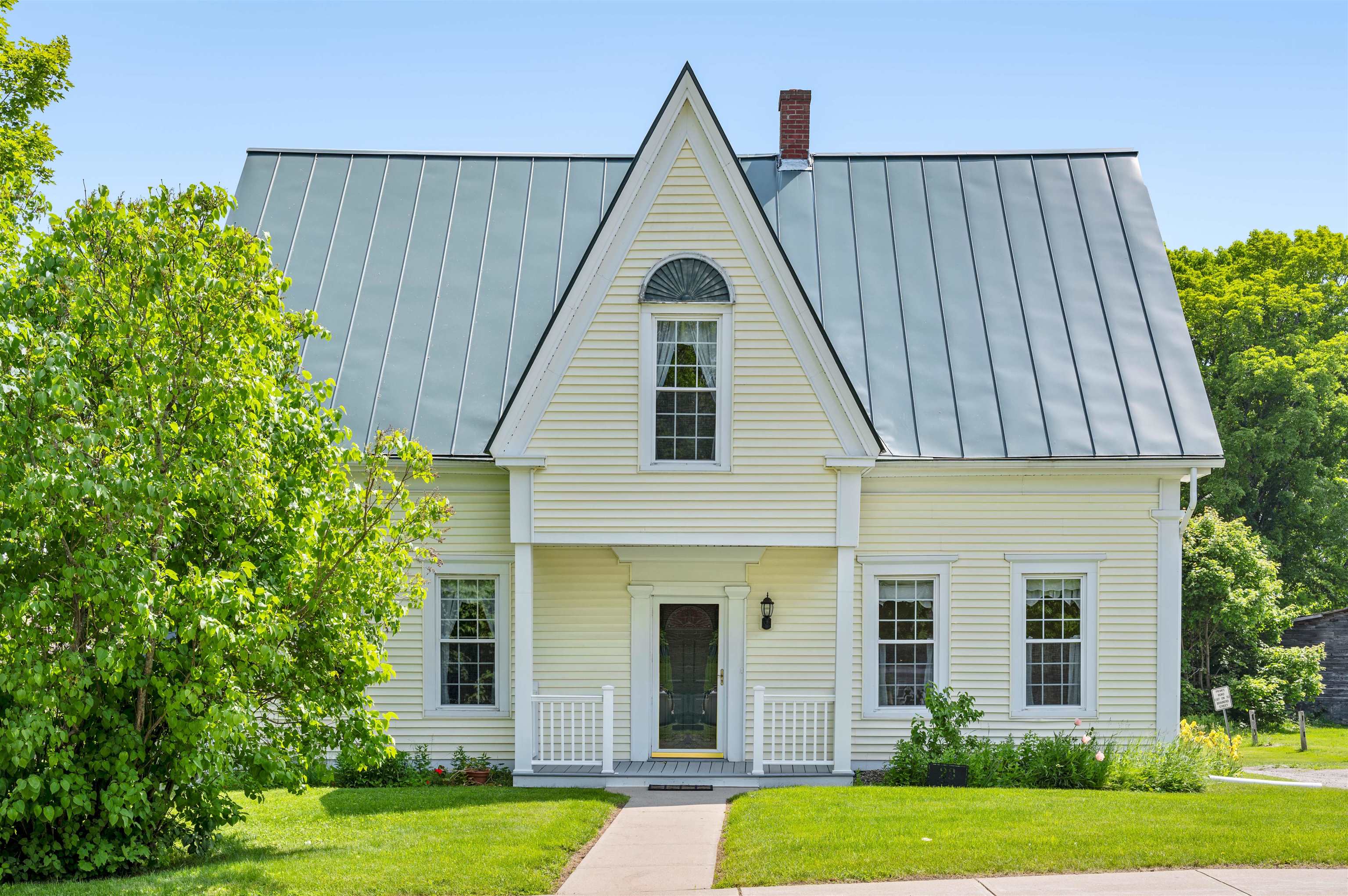 Danville, Vermont 05828, United States, 3 Bedrooms Bedrooms, ,2 BathroomsBathrooms,Residential,Pending,159946