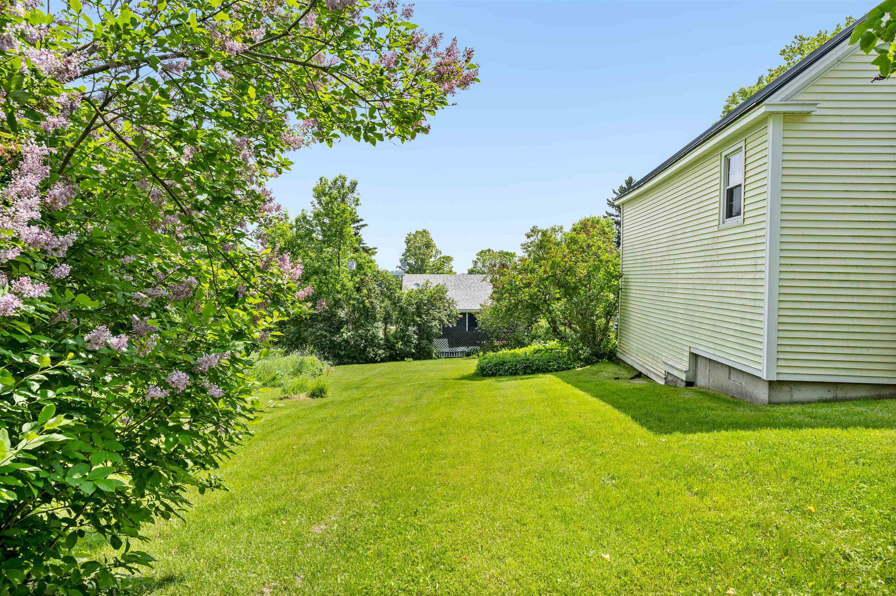Danville, Vermont 05828, United States, 3 Bedrooms Bedrooms, ,2 BathroomsBathrooms,Residential,Pending,159946