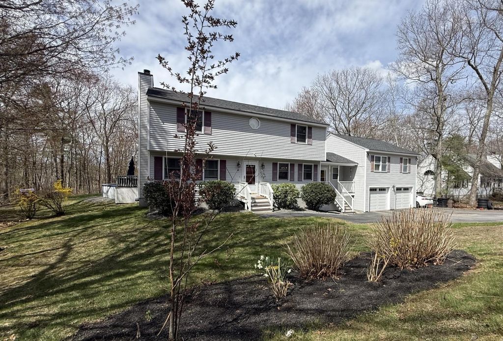 Photo of 14 Garvin Road, Derry, NH 03038 (MLS # 5084158)