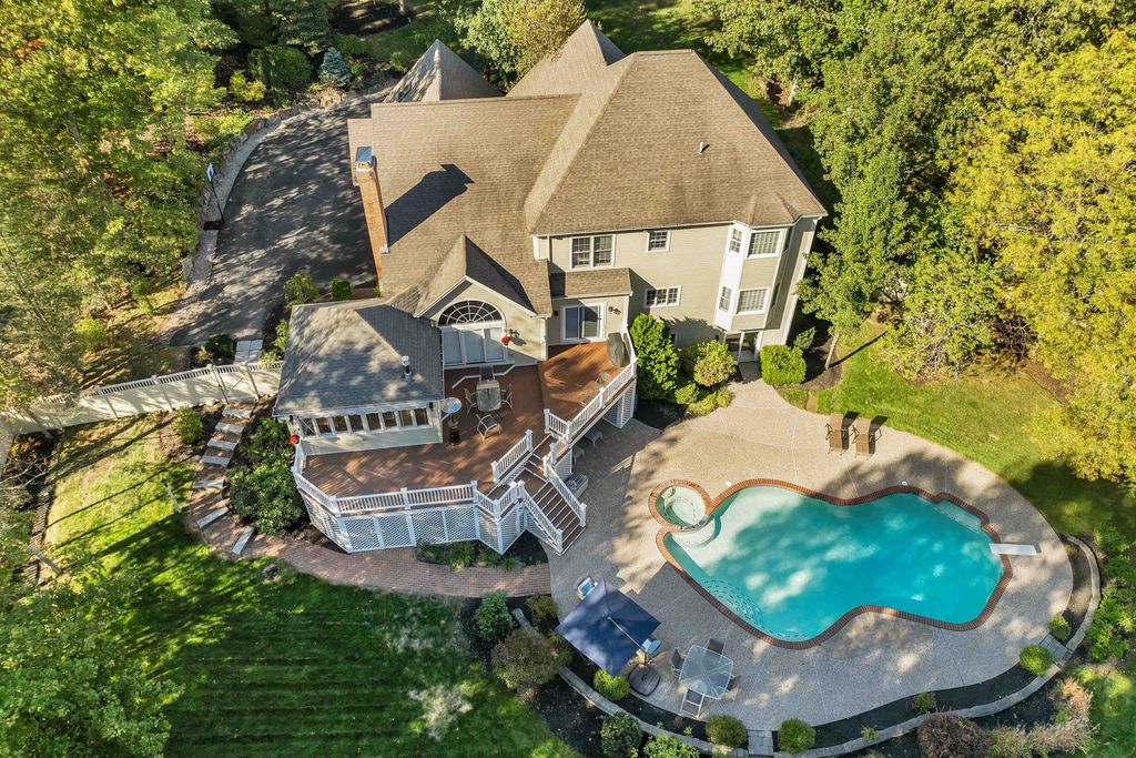 Photo of 70 Colonel Daniels Drive, Bedford, NH 03110 (MLS # 5083180)