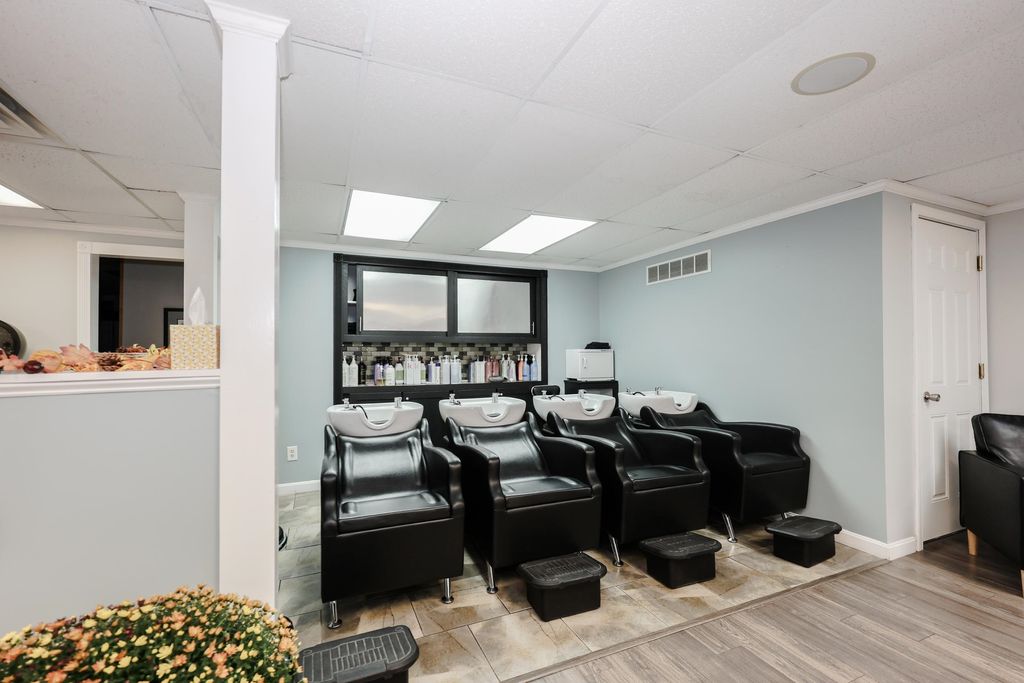 Photo of 135 NH-Route 101A, Amherst, NH 03031 (MLS # 5073391)