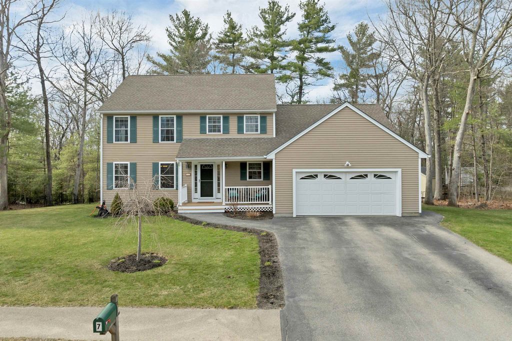 Photo of 7 Leaor Circle, Hudson, NH 03051 (MLS # 5082619)