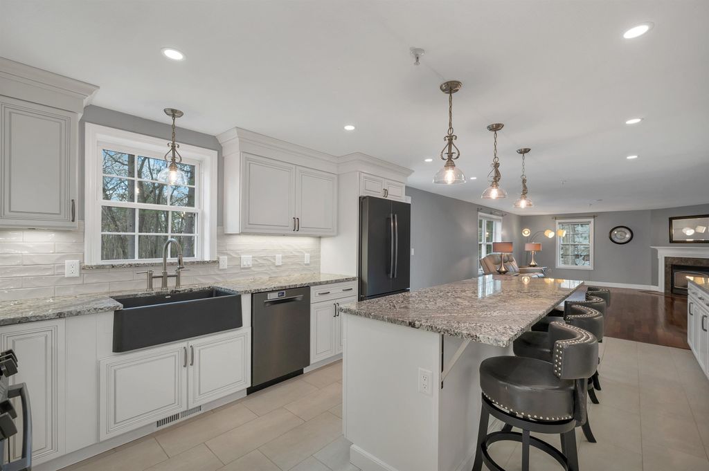 Photo of 7 Leaor Circle, Hudson, NH 03051 (MLS # 5082619)