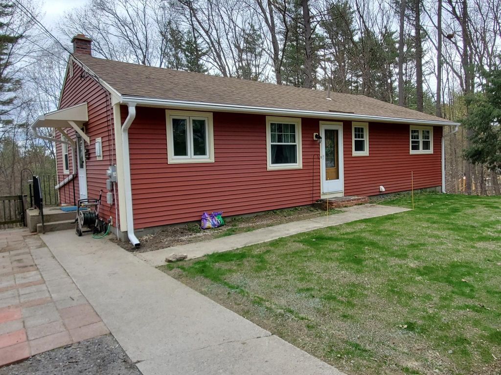 Photo of 39 Longwood Drive, Swanzey, NH 03431 (MLS # 5080910)