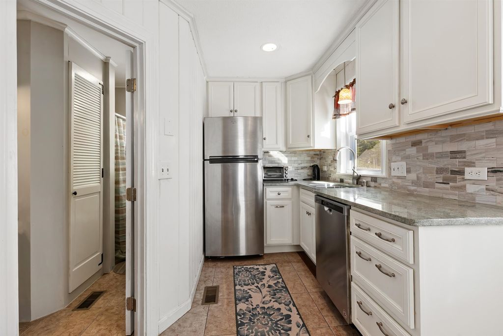 Photo of 33 Endicott Street #7, Wolfeboro, NH 03894 (MLS # 5075614)