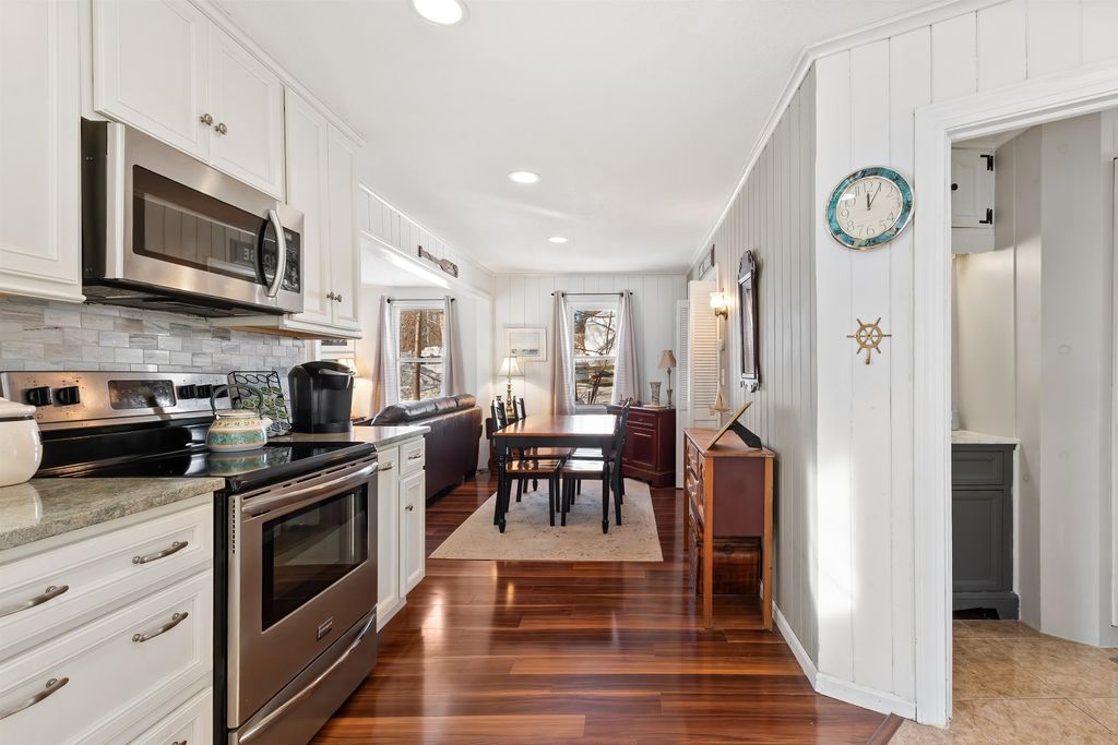 Photo of 33 Endicott Street #7, Wolfeboro, NH 03894 (MLS # 5075614)