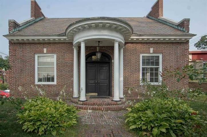 18 Bridge Street