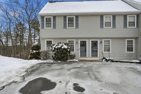 Photo of 43 Hawkstead Hollow, Nashua, NH 03063 (MLS # 5074723)