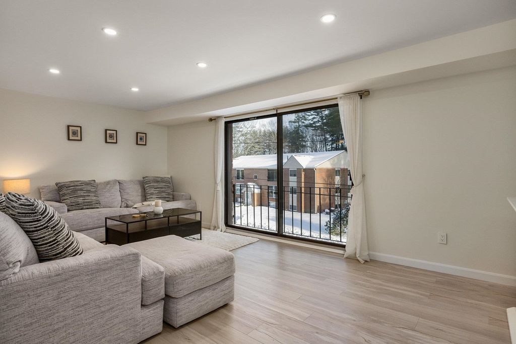 Photo of 4 Brookside Drive #10, Exeter, NH 03833 (MLS # 5071750)