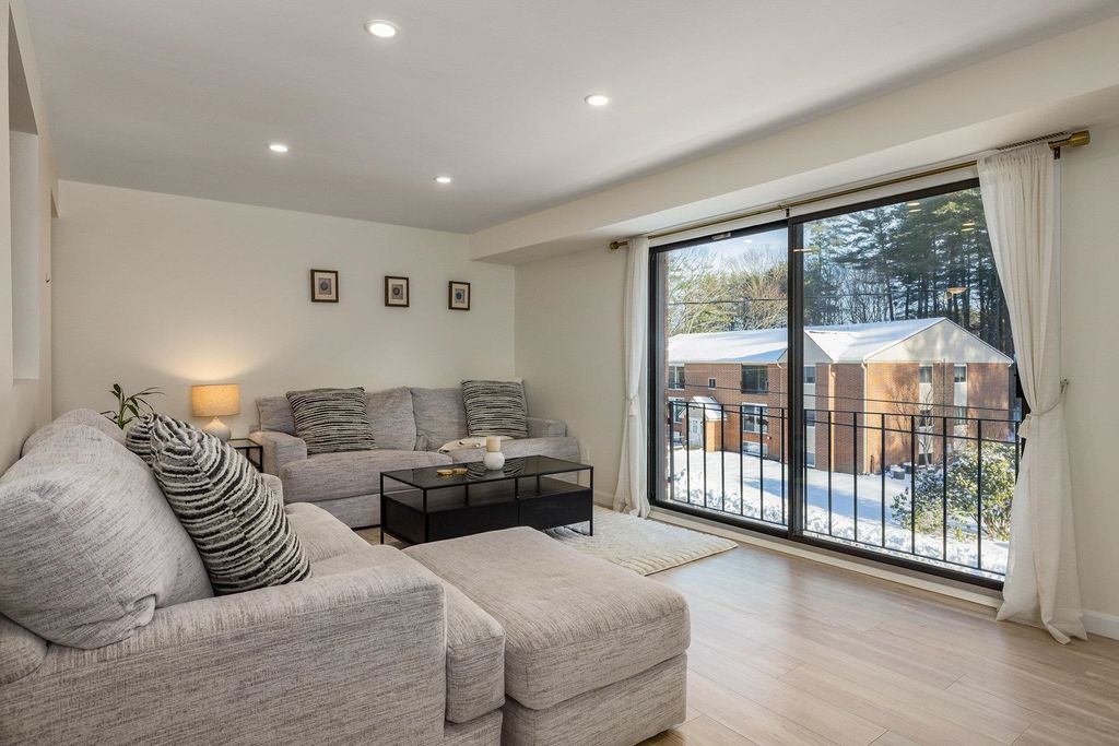 Photo of 4 Brookside Drive #10, Exeter, NH 03833 (MLS # 5071750)