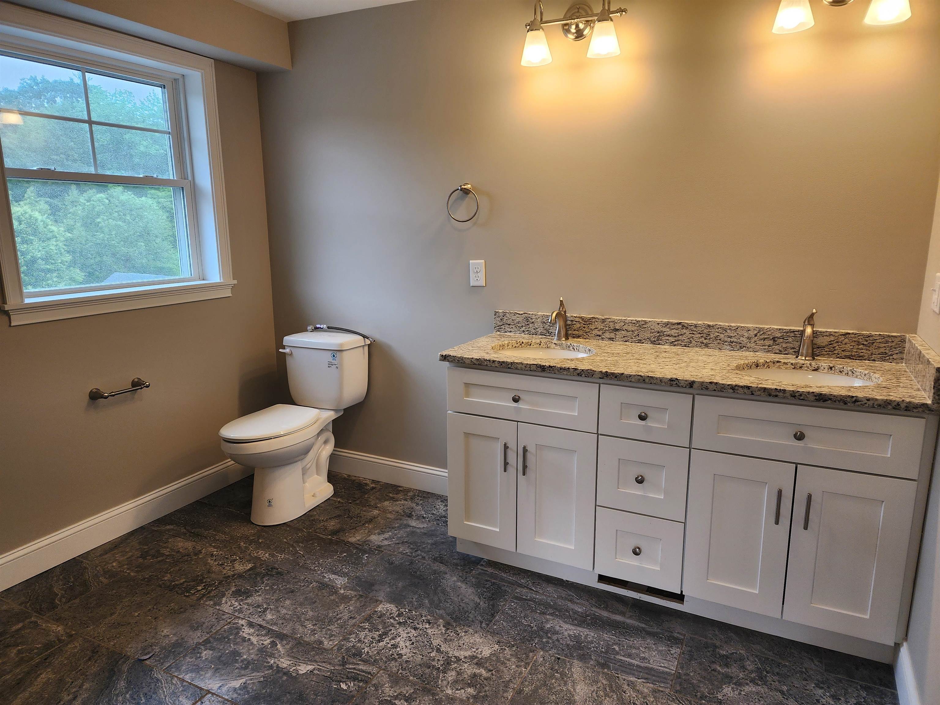 Chichester, New Hampshire 03234, United States, 2 Bedrooms Bedrooms, ,3 BathroomsBathrooms,Residential,Pending,150389