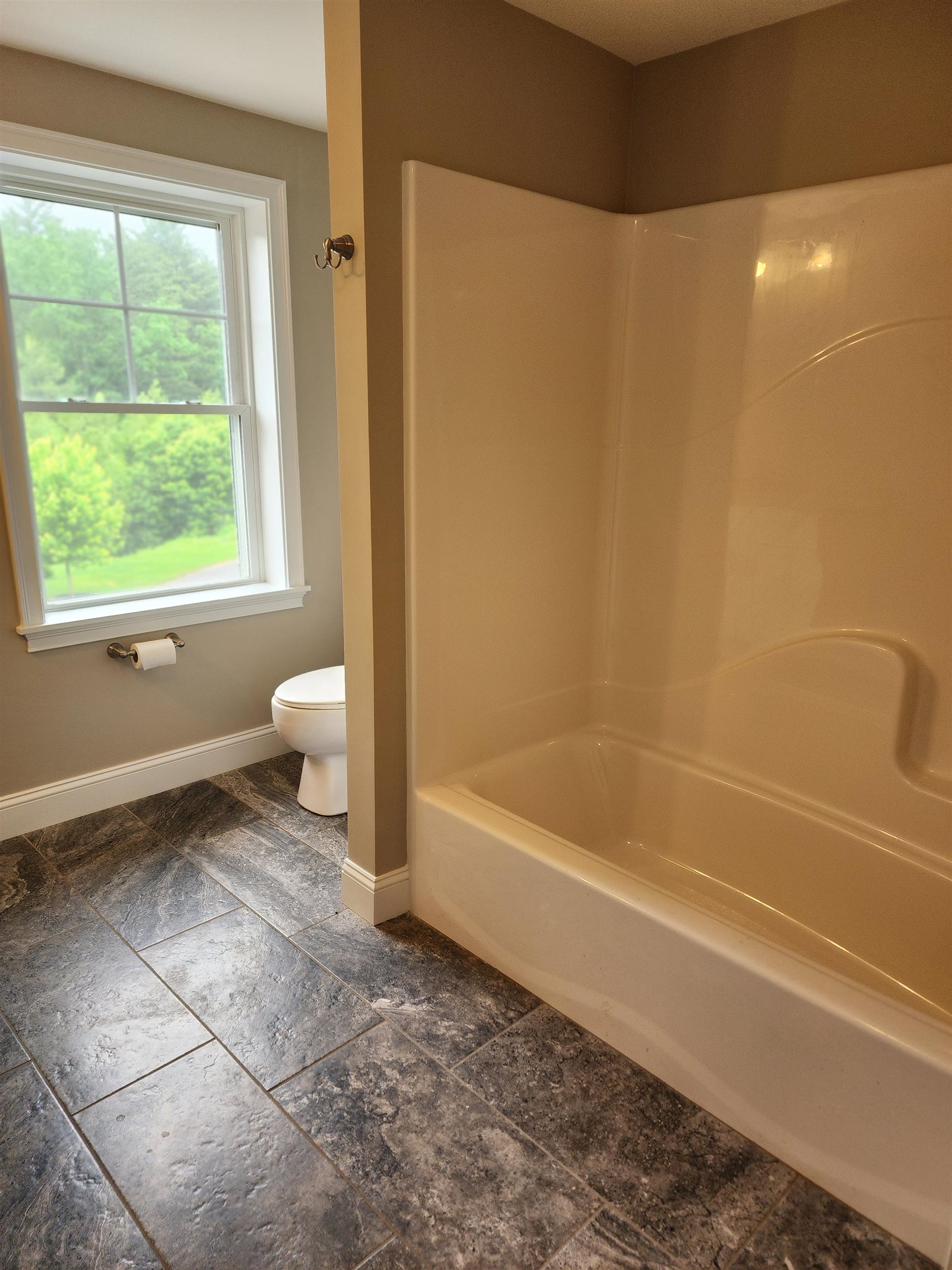 Chichester, New Hampshire 03234, United States, 2 Bedrooms Bedrooms, ,3 BathroomsBathrooms,Residential,Pending,150389